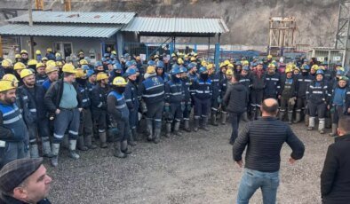 TÜRK-İŞ yönetimi, kendilerini yerin altına kapatan madencilerin dayanışma eylemine katıldı